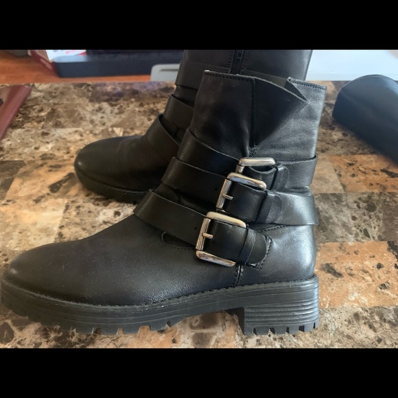 Black leather boot - Picture 3 of 6